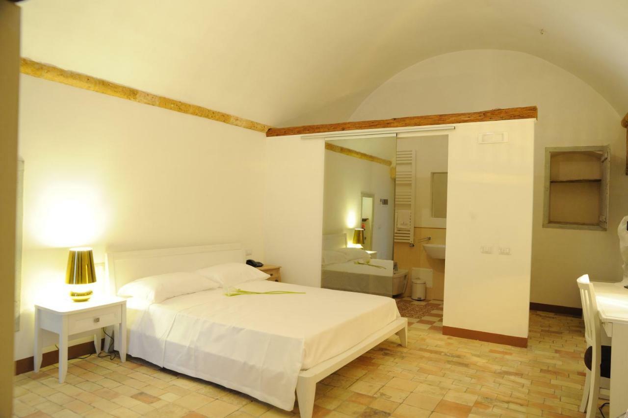 Il Nido Dei Falchi B&B Алтамура Екстериор снимка